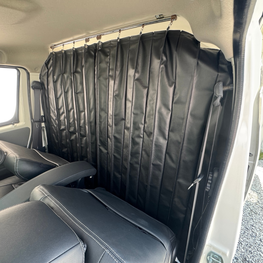 後列のプライベートを守る (ブラック) 間仕切りカーテン タウンエース S403後期 R2/9- SHINKE f5349c01 GL / DX 車 カスタム パーツ 冷房が効く