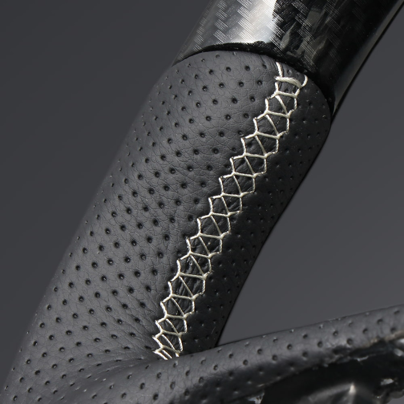 高品質の証ユーロステッチ採用 (カーボン調xシルバーステッチ) 純正交換ガングリップステアリング カローラスポーツ/ツーリング 210系 H30/6- LS203