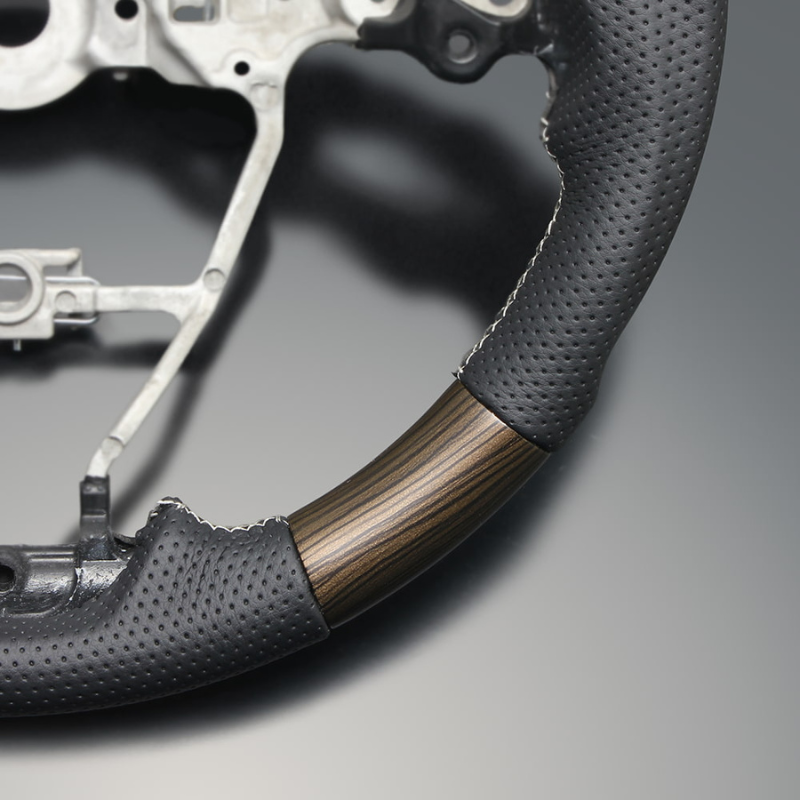 高品質の証ユーロステッチ採用 (ウォールナット茶木目xシルバーステッチ) 純正交換ガングリップステアリング カローラクロス 210系 R3/9- LS205