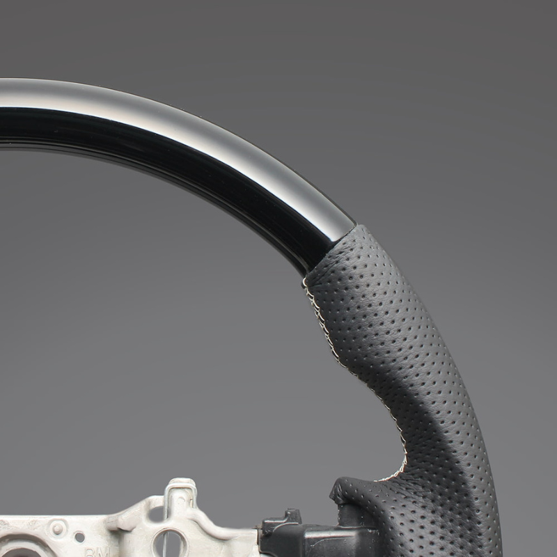 高品質の証ユーロステッチ採用 (ピアノブラックxシルバーステッチ) 純正交換ガングリップステアリング カローラフィールダー/アクシオ 160系 H24/5- LS193