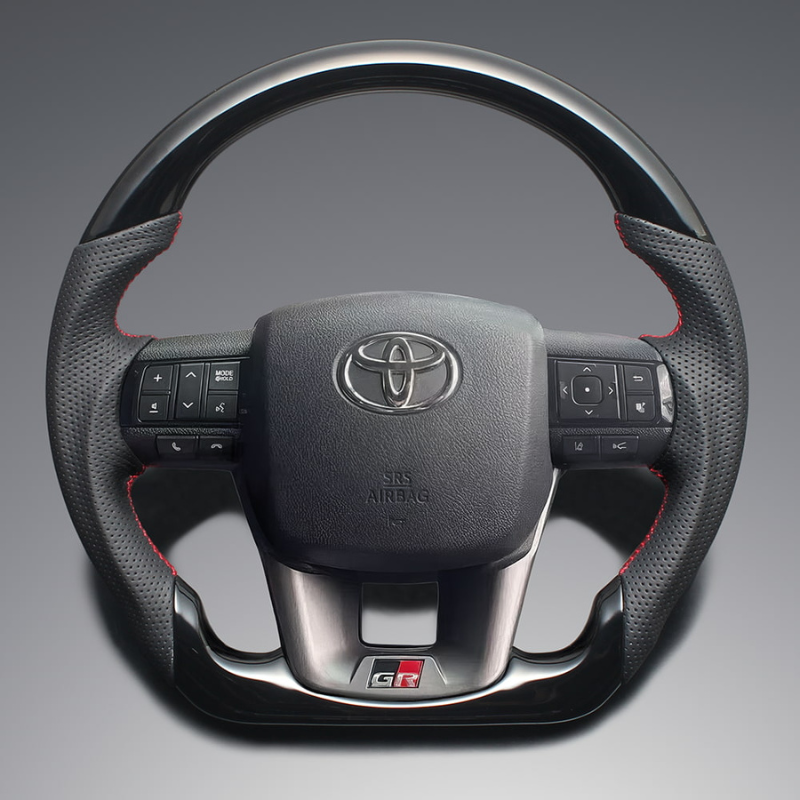 高品質の証ユーロステッチ採用 (ピアノブラックxレッドステッチ) 純正交換ガングリップステアリング ランクル 70系 R5/11- 現行モデル LS219