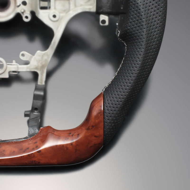 高品質の証ユーロステッチ採用 (茶木目 x シルバーステッチ) 純正交換ガングリップステアリング ランクル 70系 R5/11- 現行モデル LS220