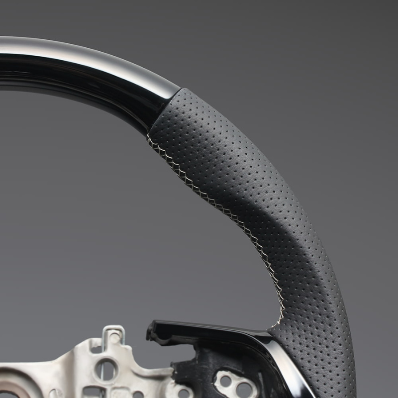 高品質の証ユーロステッチ採用 (ピアノブラックxシルバーステッチ) 純正交換ガングリップステアリング ハリアー 80系 R2/6- LS229