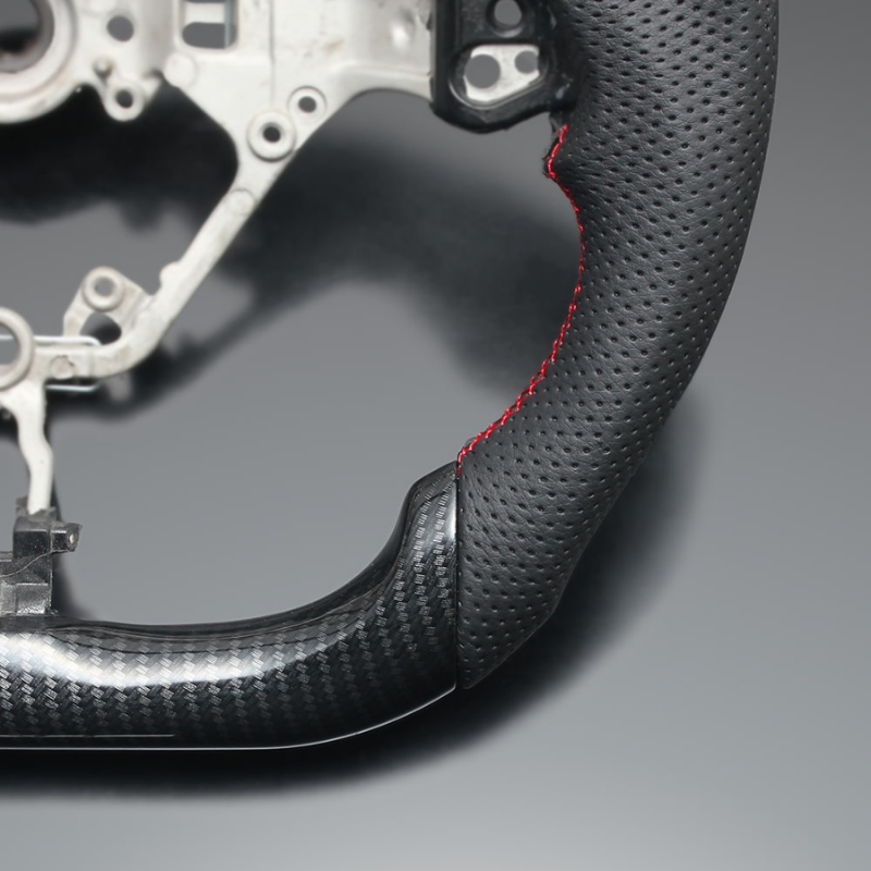 高品質の証ユーロステッチ採用 (カーボン調xレッドステッチ) 純正交換ガングリップステアリング 86/GR86 ZN6/ZN8 H28/-R6/4 LS241