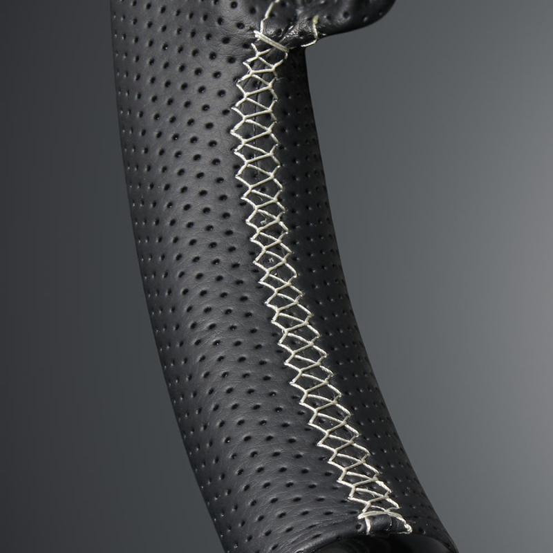 高品質の証ユーロステッチ採用 (ピアノブラックxシルバーステッチ) 純正交換ガングリップステアリング ヴェゼル RV系 R3/1- LS263