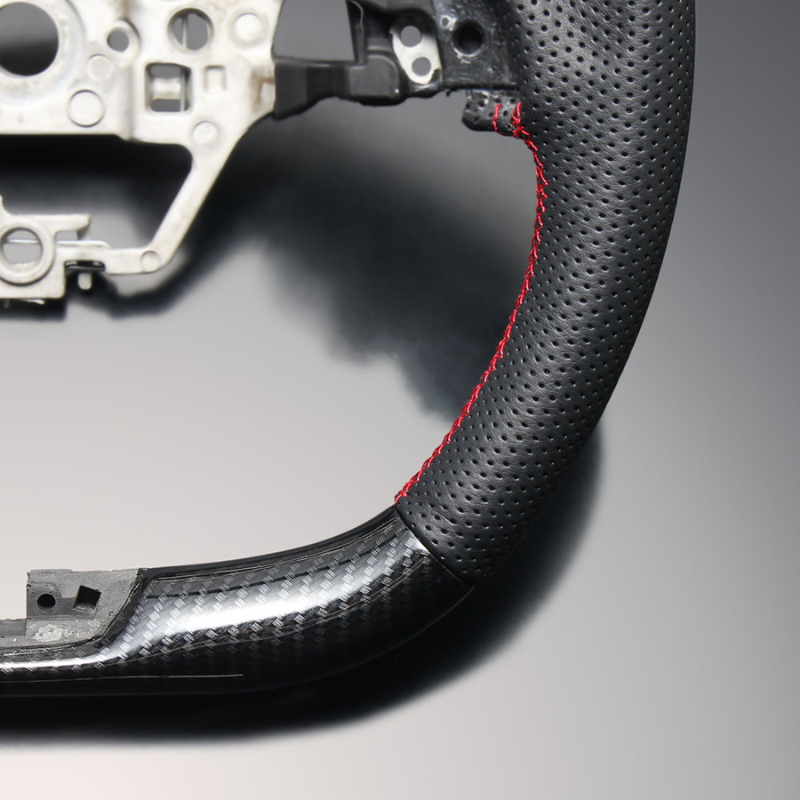 高品質の証ユーロステッチ採用 (カーボン調xレッドステッチ) 純正交換ガングリップステアリング ヴェゼル RV系 R3/1- LS264