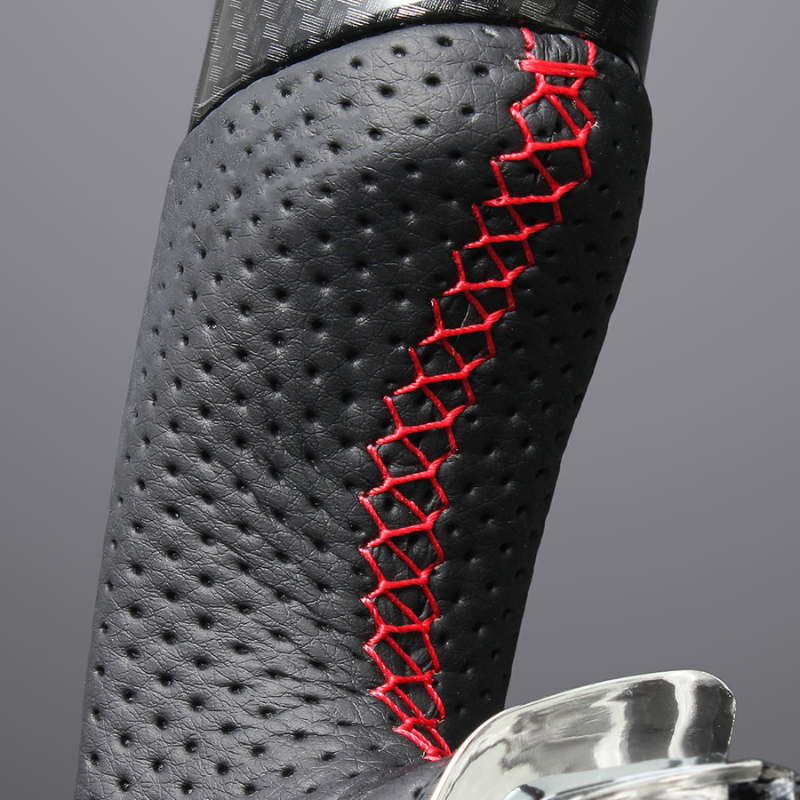 高品質の証ユーロステッチ採用 (カーボン調xレッドステッチ) 純正交換ガングリップステアリング デリカD5 CV系 前期  H19/1-H30/12 LS298