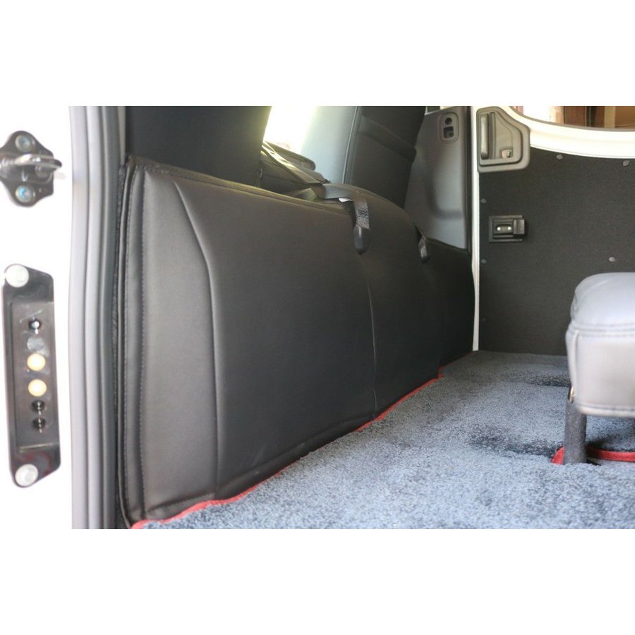 ( リア用 デラックス専用 ブラックレザー ) キャラバン NV350 標準ボディ DX グレード専用 リアデッキカバー DYP 新車 / VX にも対応