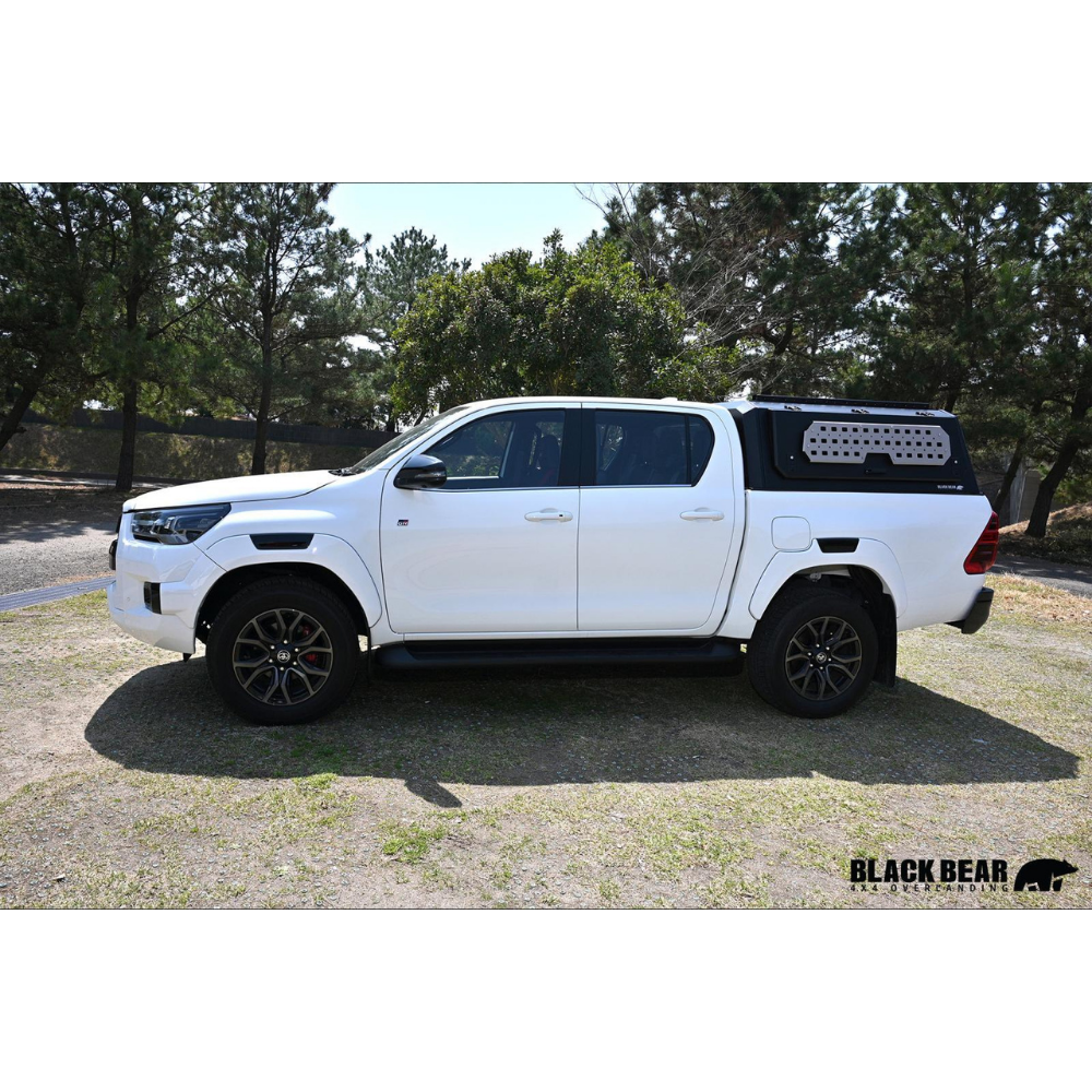 武装的ビジュアル キャノピー ハイラックス GUN125 H29/9- CAN004 アルミ合金 レール付 LED3WAYハイマウントランプ装備