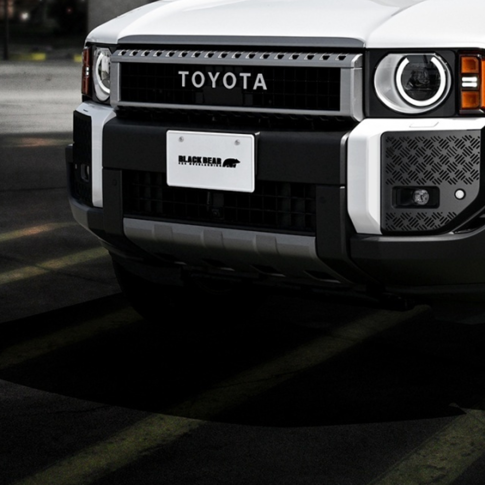 武装的ビジュアル (マットブラック) フロントバンパーガーニッシュ 左右2Pセット ランドクルーザー 250系 R6/4- WD104206 ABS樹脂 車 カスタム パーツ 外装