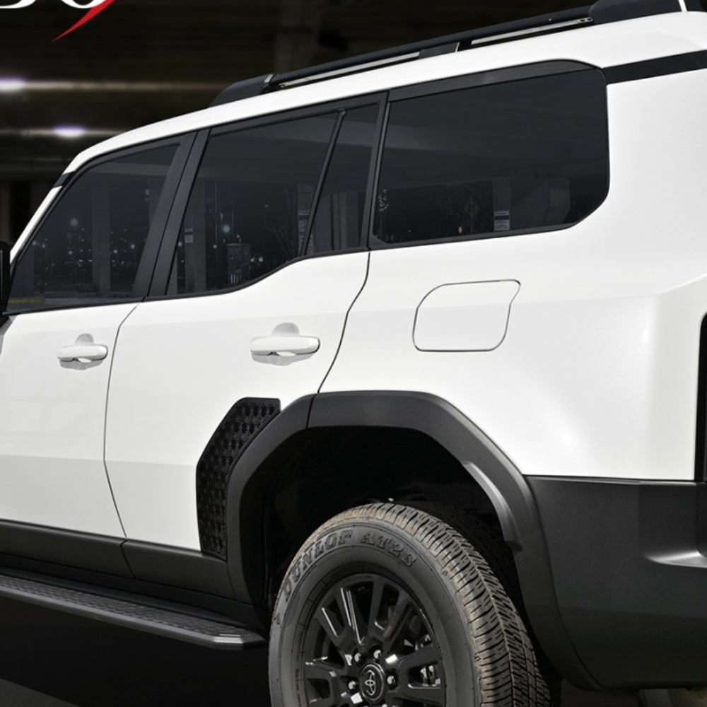 武装的ビジュアル (マットブラック) リアドアサイドガーニッシュ ランドクルーザー 250系 R6/4- WD104203 ABS樹脂 車 カスタム パーツ 外装 おしゃれ