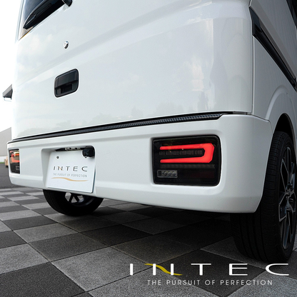 LEDテールレンズ買い替えるならこのデザイン (クリアレンズ/グロスブラック/レッドバー) フルLEDテールランプ エブリイバン DA64V H17/8- INTEC