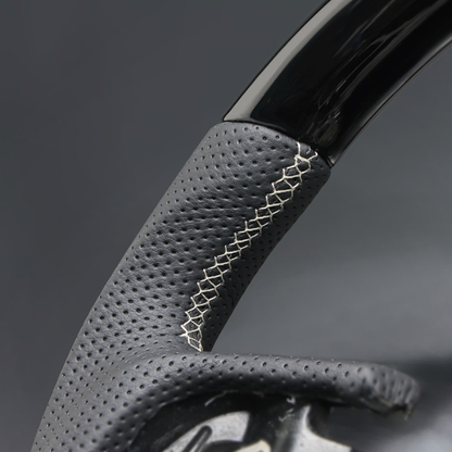 高品質の証ユーロステッチ採用 (ピアノブラックxシルバーステッチ) 純正交換ガングリップステアリング カローラスポーツ/ツーリング 210系 H30/6- LS186