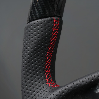 高品質の証ユーロステッチ採用 (カーボン調xレッドステッチ) 純正交換ガングリップステアリング カローラスポーツ/ツーリング 210系 H30/6- LS187