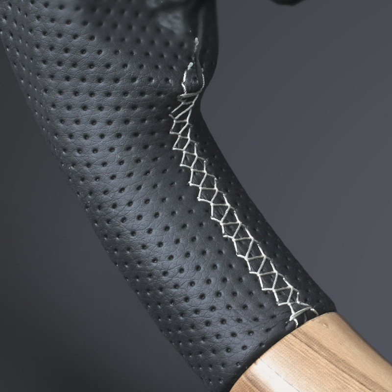 高品質の証ユーロステッチ採用 (マットアッシュブラウンXシルバーステッチ) 純正交換ガングリップステアリング カローラクロス 210系 R3/9- LS190