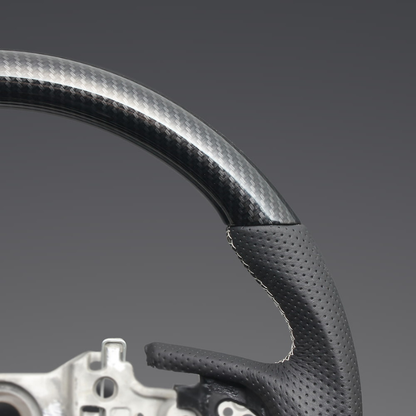 高品質の証ユーロステッチ採用 (カーボン調xシルバーステッチ) 純正交換ガングリップステアリング RAV4 50系 R01/10- LS203 ハイブリッドは取付不可