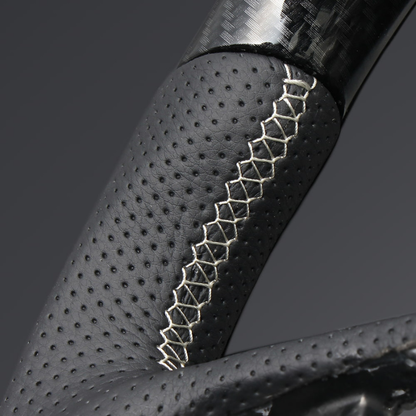 高品質の証ユーロステッチ採用 (カーボン調xシルバーステッチ) 純正交換ガングリップステアリング カムリ 70系 H29/7-R5/12 LS203