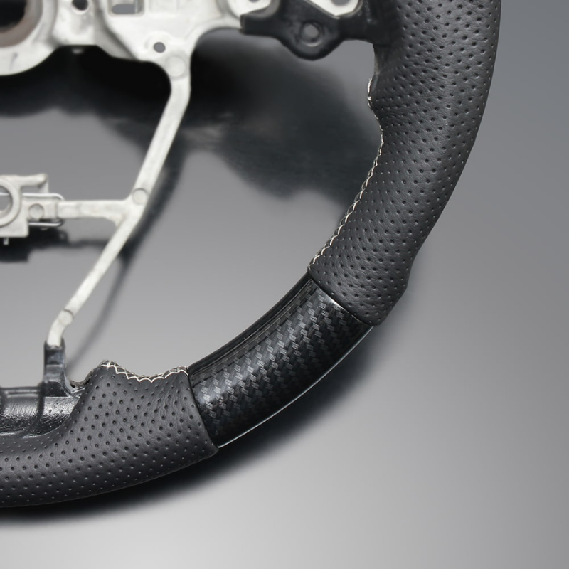 高品質の証ユーロステッチ採用 (カーボン調xシルバーステッチ) 純正交換ガングリップステアリング カムリ 70系 H29/7-R5/12 LS203