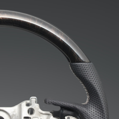 高品質の証ユーロステッチ採用 (マホガニ調黒木目xシルバーステッチ) 純正交換ガングリップステアリング カローラクロス 210系 R3/9- LS204