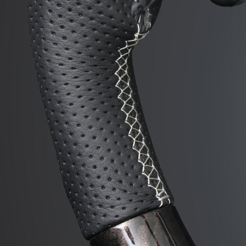 高品質の証ユーロステッチ採用 (マホガニ調黒木目xシルバーステッチ) 純正交換ガングリップステアリング カローラクロス 210系 R3/9- LS204