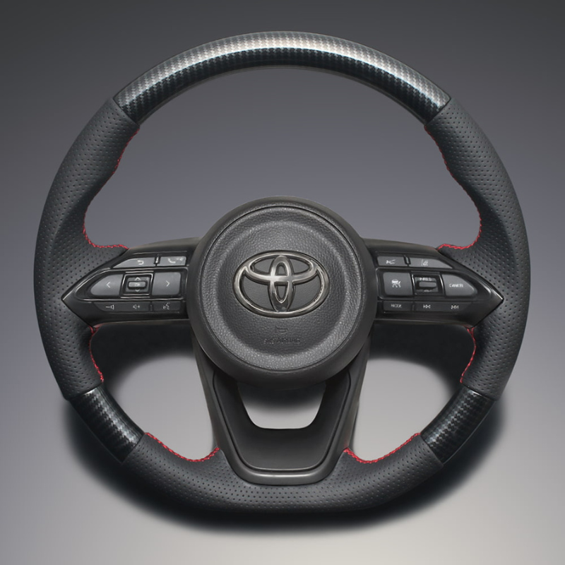 高品質の証ユーロステッチ採用 (カーボン調xレッドステッチ) 純正交換ガングリップステアリング ヤリス MXP10系 R2/2- LS196