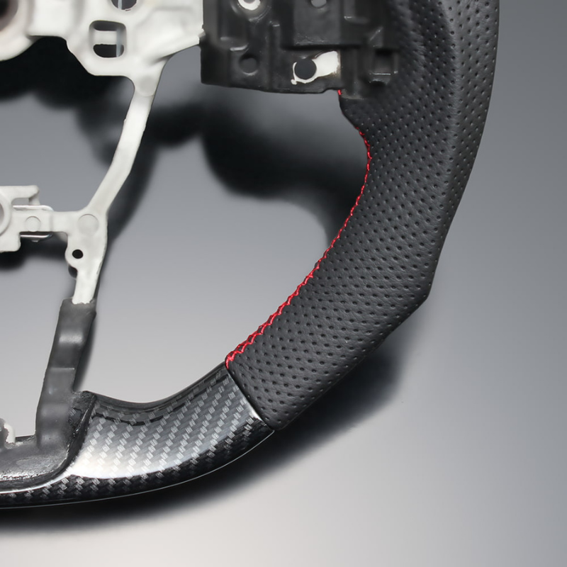 高品質の証ユーロステッチ採用 (カーボン調xレッドステッチ) 純正交換ガングリップステアリング RAIZE 200系 R1/11- LS199 ロッキー取付可能