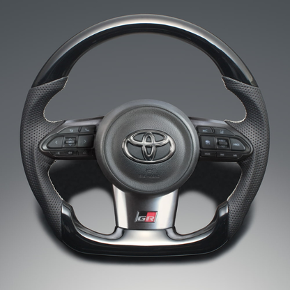 ユーロステッチ採用 (ピアノブラックxシルバーステッチ) 純正交換ガングリップステアリング GRヤリス 10系 LS206 GR専用 ヤリス/ヤリスクロス不可