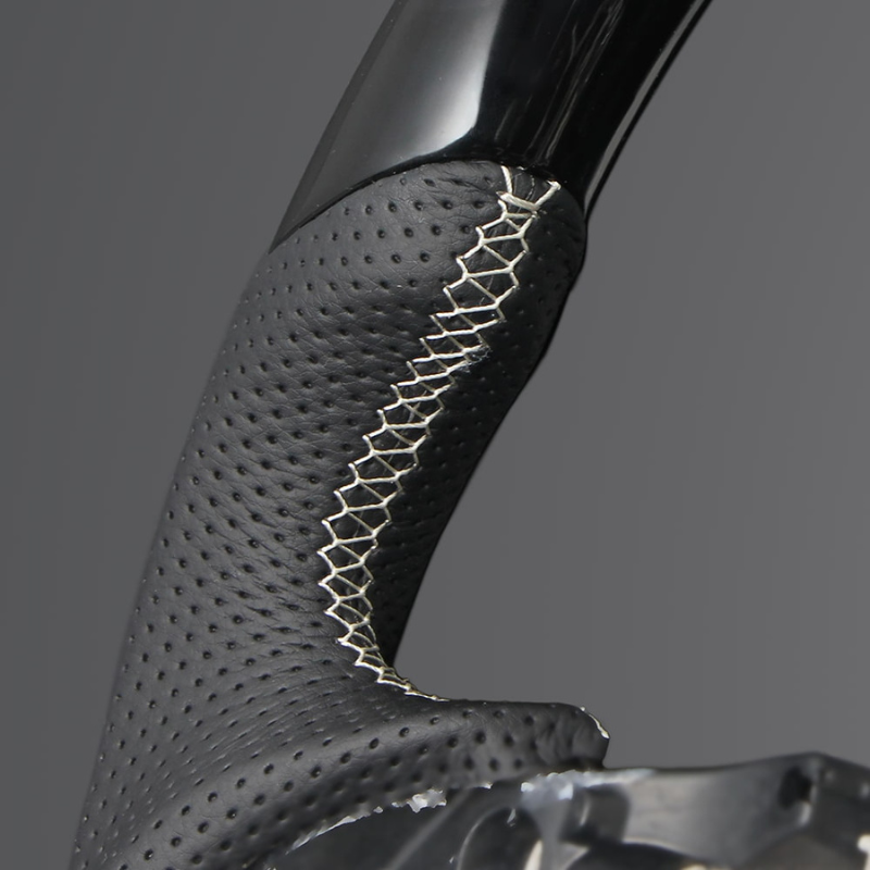 ユーロステッチ採用 (ピアノブラックxシルバーステッチ) 純正交換ガングリップステアリング GRカローラ 10系 LS206 GR専用 ヤリス/ヤリスクロス不可