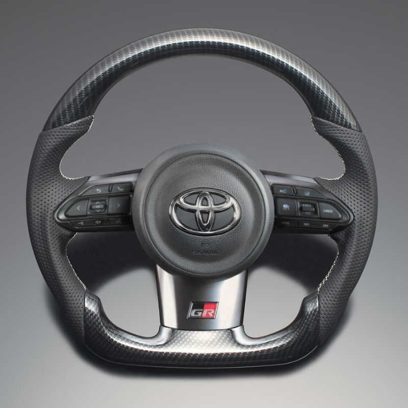 高品質の証ユーロステッチ採用 (カーボン調xシルバーステッチ) 純正交換ガングリップステアリング GRヤリス 10系 LS207 GR専用 ヤリス/ヤリスクロス不可