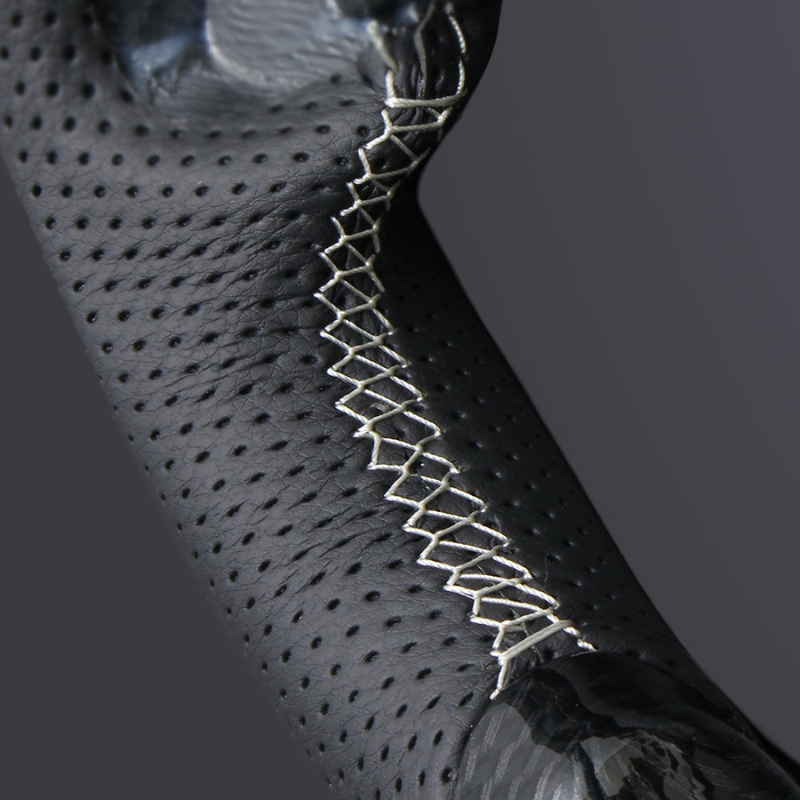 高品質の証ユーロステッチ採用 (カーボン調xシルバーステッチ) 純正交換ガングリップステアリング GRヤリス 10系 LS207 GR専用 ヤリス/ヤリスクロス不可