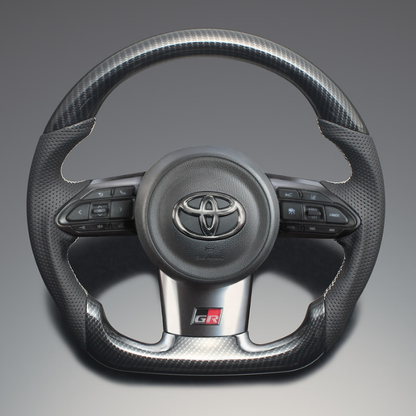 高品質の証ユーロステッチ採用 (カーボン調xシルバーステッチ) 純正交換ガングリップステアリング GRカローラ 10系 LS207 GR専用 ヤリス/ヤリスクロス不可