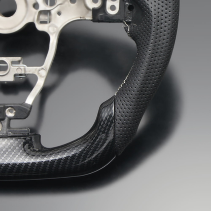 高品質の証ユーロステッチ採用 (カーボン調xシルバーステッチ) 純正交換ガングリップステアリング GRカローラ 10系 LS207 GR専用 ヤリス/ヤリスクロス不可