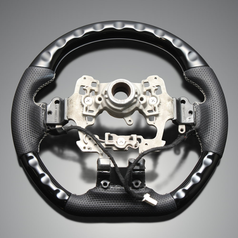 高品質の証ユーロステッチ採用 (ピアノブラックxシルバーステッチ) 純正交換ガングリップステアリング プリウス  60系 Gグレード専用 LS212