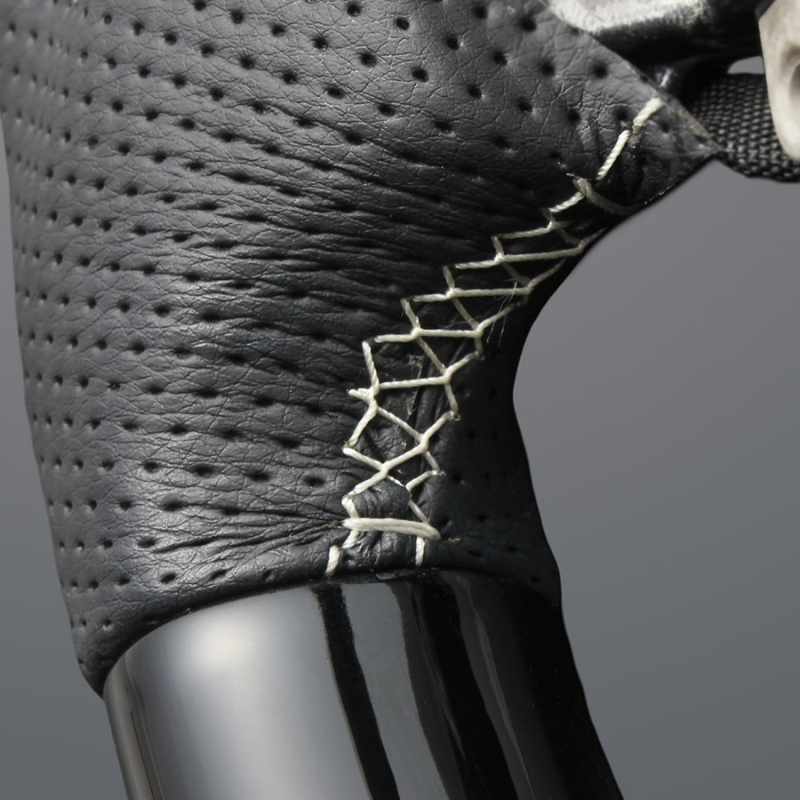 高品質の証ユーロステッチ採用 (ピアノブラックxシルバーステッチ) 純正交換ガングリップステアリング プリウス  60系 Gグレード専用 LS212