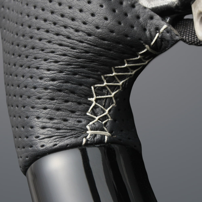 高品質の証ユーロステッチ採用 (ピアノブラックxシルバーステッチ) 純正交換ガングリップステアリング プリウス  60系 Gグレード専用 LS212