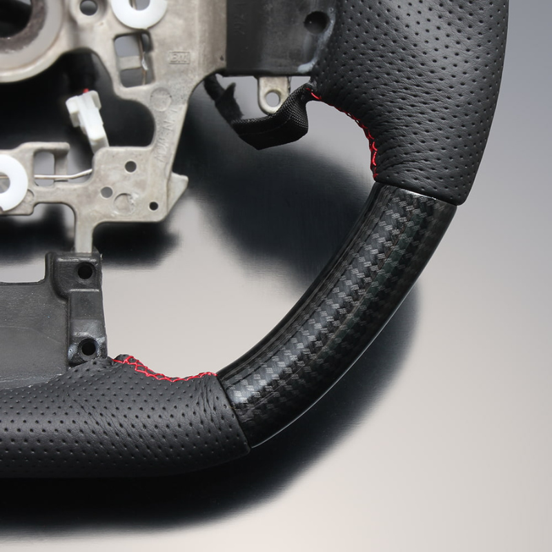 高品質の証ユーロステッチ採用 (カーボン調xレッドステッチ) 純正交換ガングリップステアリング プリウス  60系 Gグレード専用 LS213