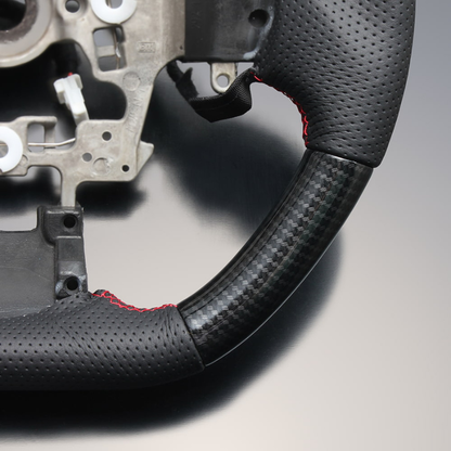 高品質の証ユーロステッチ採用 (カーボン調xレッドステッチ) 純正交換ガングリップステアリング プリウス  60系 Gグレード専用 LS213