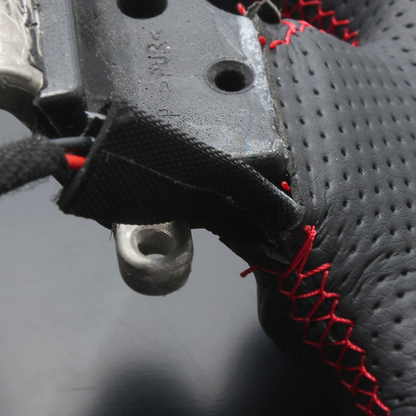 高品質の証ユーロステッチ採用 (カーボン調xレッドステッチ) 純正交換ガングリップステアリング プリウス  60系 Gグレード専用 LS213