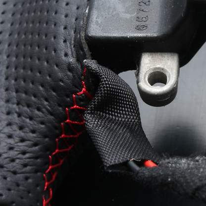 高品質の証ユーロステッチ採用 (カーボン調xレッドステッチ) 純正交換ガングリップステアリング プリウス  60系 Gグレード専用 LS213