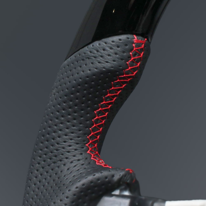 高品質の証ユーロステッチ採用 (ピアノブラックxレッドステッチ) 純正交換ガングリップステアリング ランクル   70系 R5/11- 現行モデル LS219