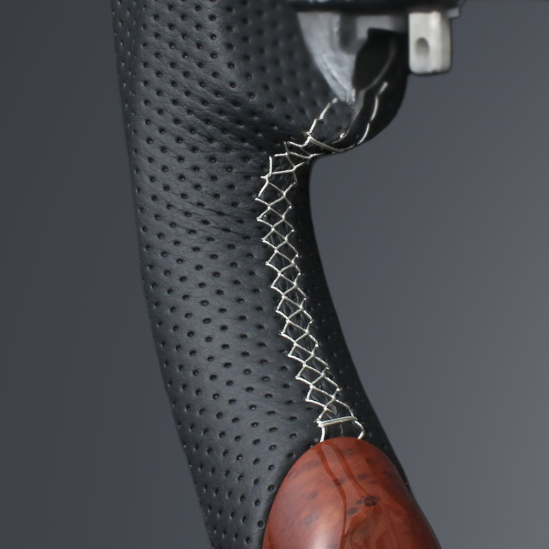 高品質の証ユーロステッチ採用 (茶木目 x シルバーステッチ) 純正交換ガングリップステアリング ランクル   70系 R5/11- 現行モデル LS220