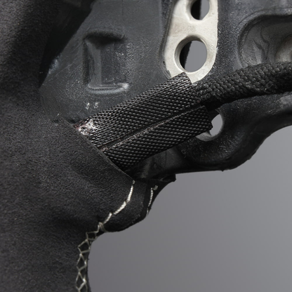 最上位モデル (艶有リアルカーボン×アルカンターラBK×シルバーステッチ) 純正交換ガングリップステアリング ランクル  300系 R3/8- LS225 ヒーター対応