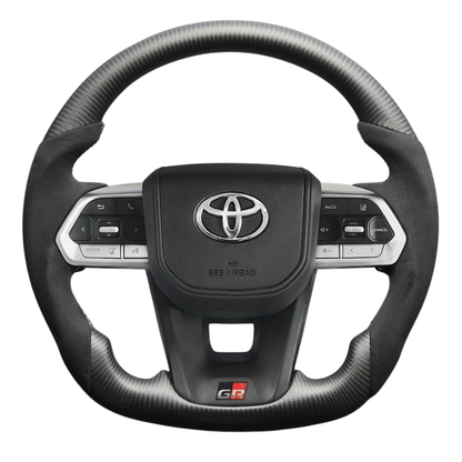 (マットリアルカーボン x アルカンターラBK x シルバーステッチ) 純正交換ガングリップステアリング ランクル  300系 R3/8- LS226 ヒーター対応