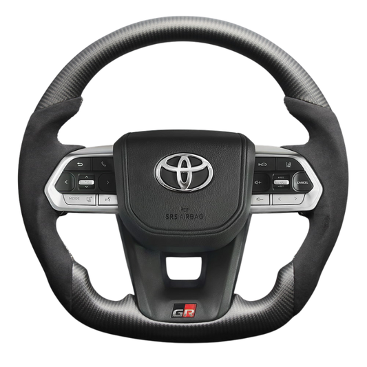 (マットリアルカーボン x アルカンターラBK x シルバーステッチ) 純正交換ガングリップステアリング ランクル  300系 R3/8- LS226 ヒーター対応