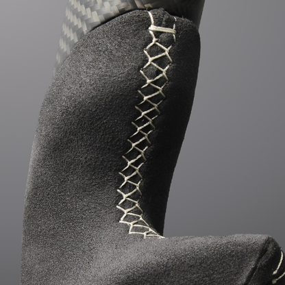 (マットリアルカーボン x アルカンターラBK x シルバーステッチ) 純正交換ガングリップステアリング ランクル  300系 R3/8- LS226 ヒーター対応