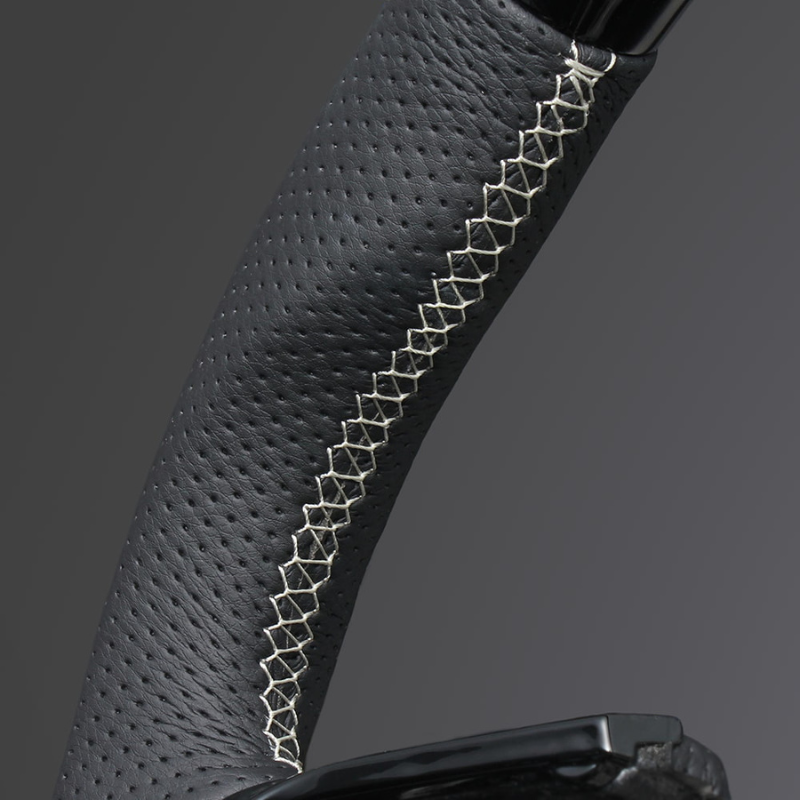 高品質の証ユーロステッチ採用 (ピアノブラックxシルバーステッチ) 純正交換ガングリップステアリング ハリアー 80系 R2/6- LS229