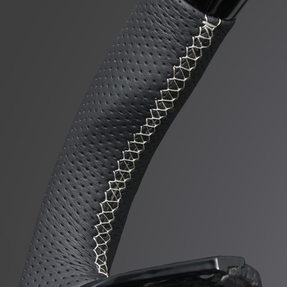 高品質の証ユーロステッチ採用 (ピアノブラックxシルバーステッチ) 純正交換ガングリップステアリング ハリアー 80系 R2/6- LS229