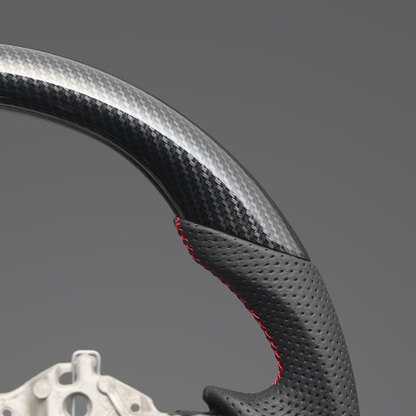 高品質の証ユーロステッチ採用 (カーボン調xレッドステッチ) 純正交換ガングリップステアリング 86/GR86 ZN6/ZN8 H28/-R6/4 LS241