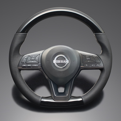 高品質の証ユーロステッチ採用 (ピアノブラックxシルバーステッチ) 純正交換ガングリップステアリング キャラバンNV350 E26 R3/11- LS251