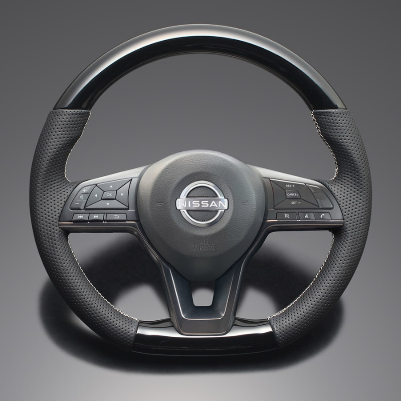 高品質の証ユーロステッチ採用 (ピアノブラックxシルバーステッチ) 純正交換ガングリップステアリング ノート E12 H24/9-R2/12 LS251